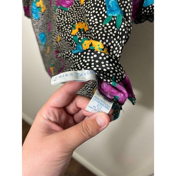 Erika Taylor Blouse Women's size Large Black Floral Satin V Neck Lingerie Femme - Picture 4 of 4